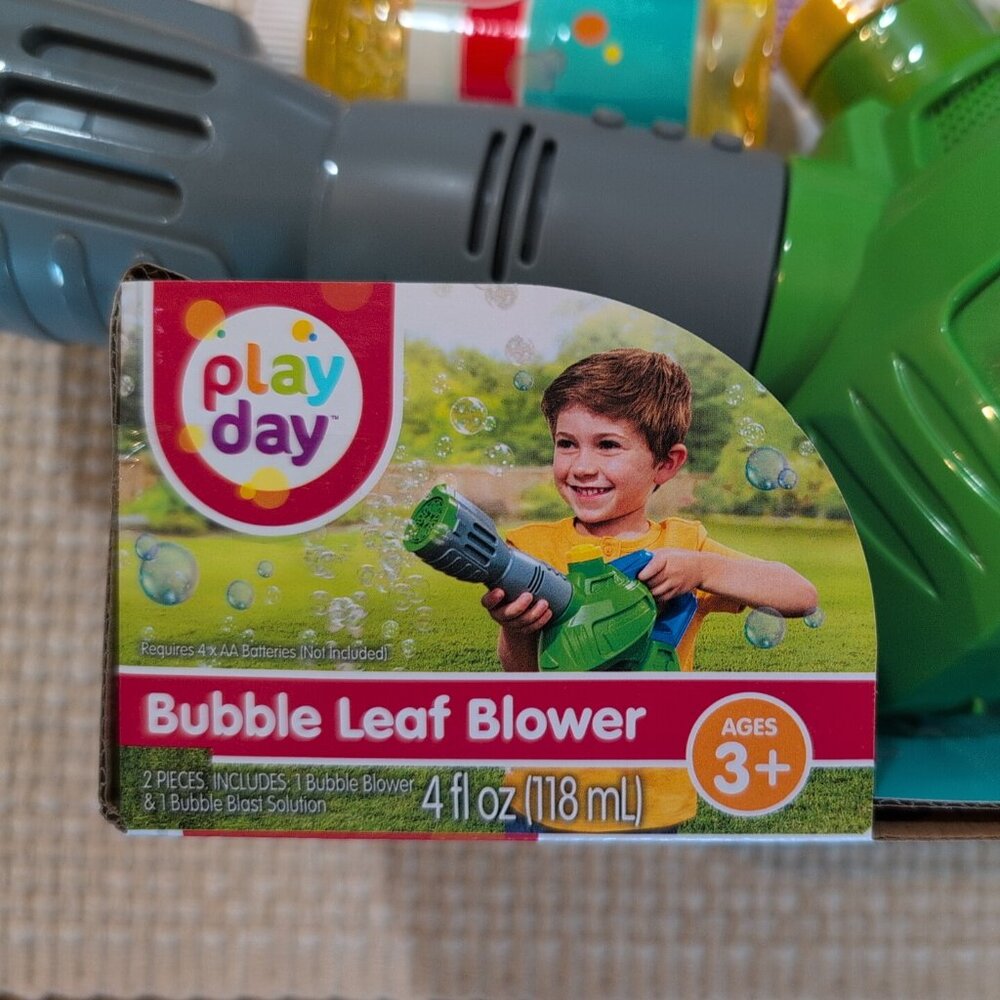 Play Day Bubble Leaf Blower, 4 Fluid Ounces of Bubbles, Children Ages 3+ - Picture 3 of 5